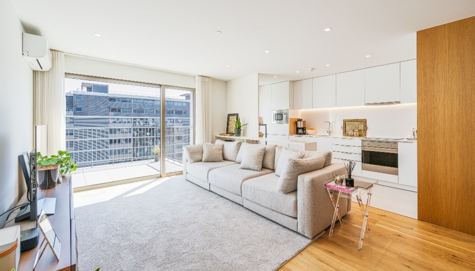 New 3 bedroom apartment with balconies for sale in Porto, Portugal_362876