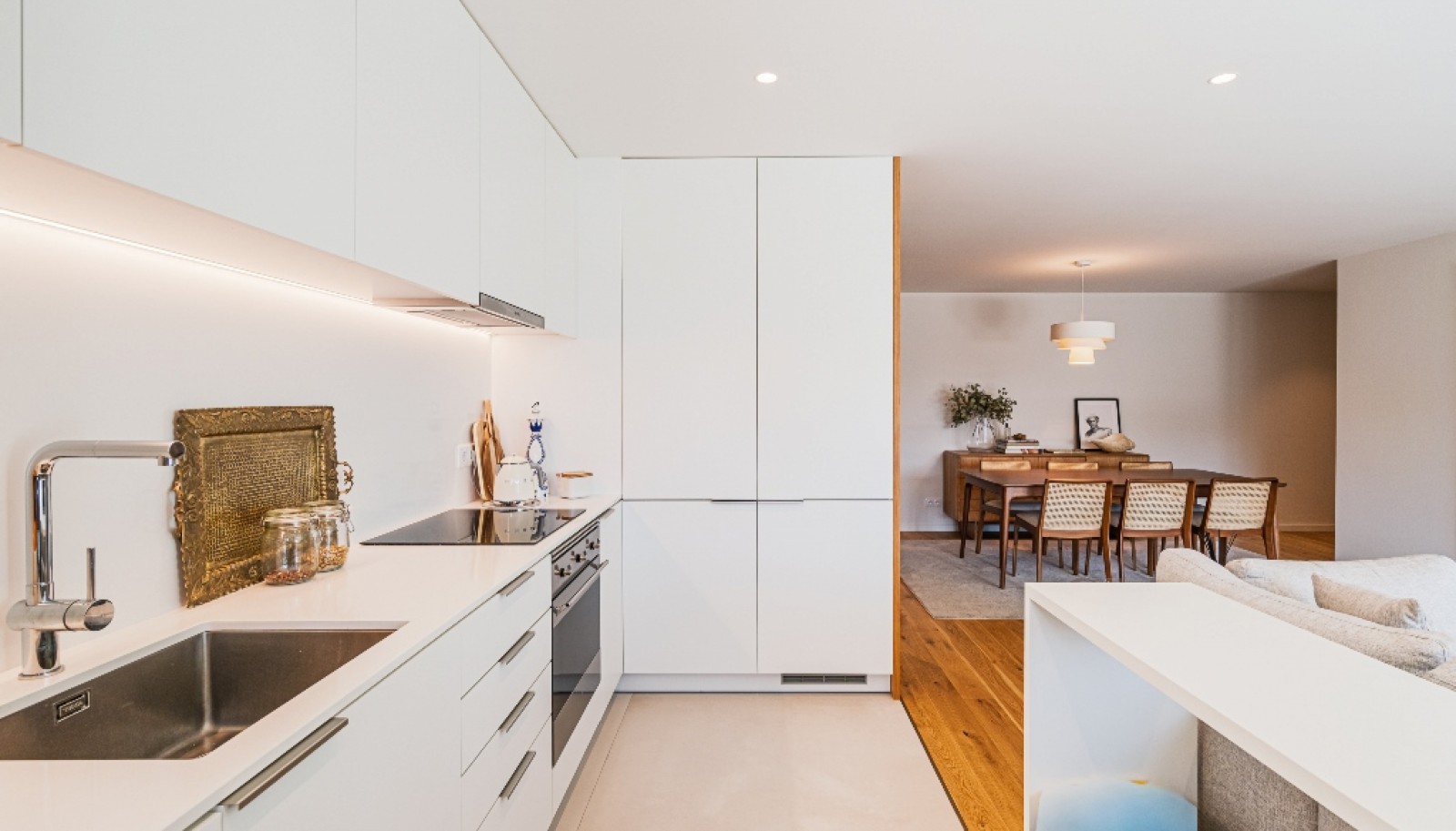 New 3 bedroom apartment with balconies for sale in Porto, Portugal_362881