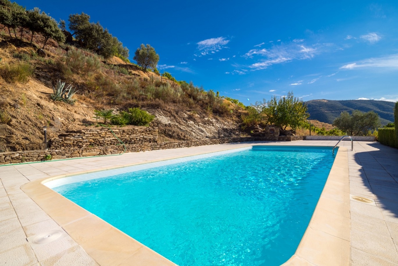 Haus mit Blick auf den Douro Fluss, Douro-Demarkations-Region, Portugal_362944