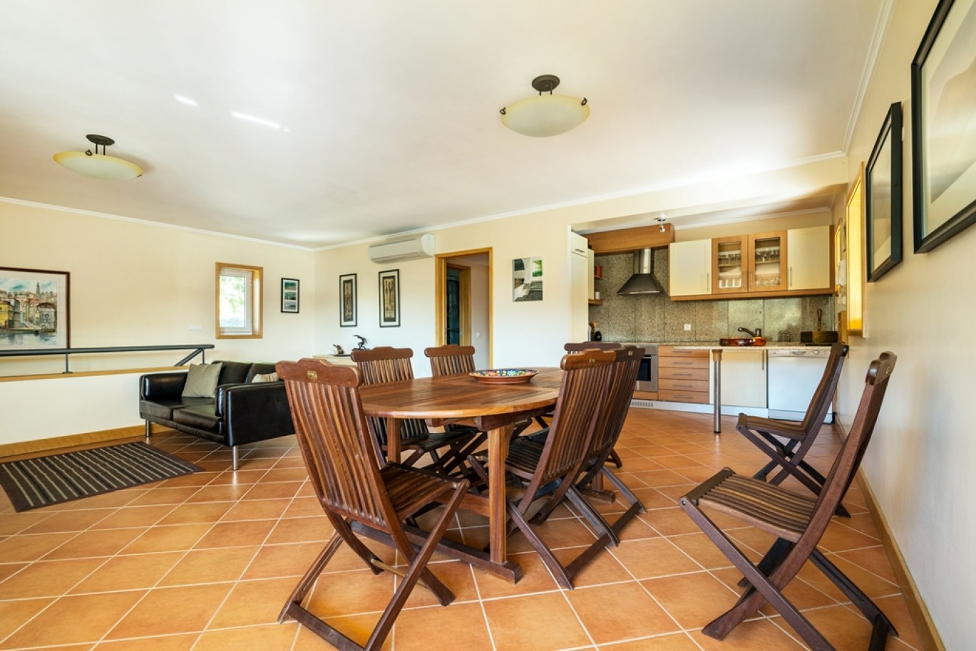 Haus mit Blick auf den Douro Fluss, Douro-Demarkations-Region, Portugal_362950