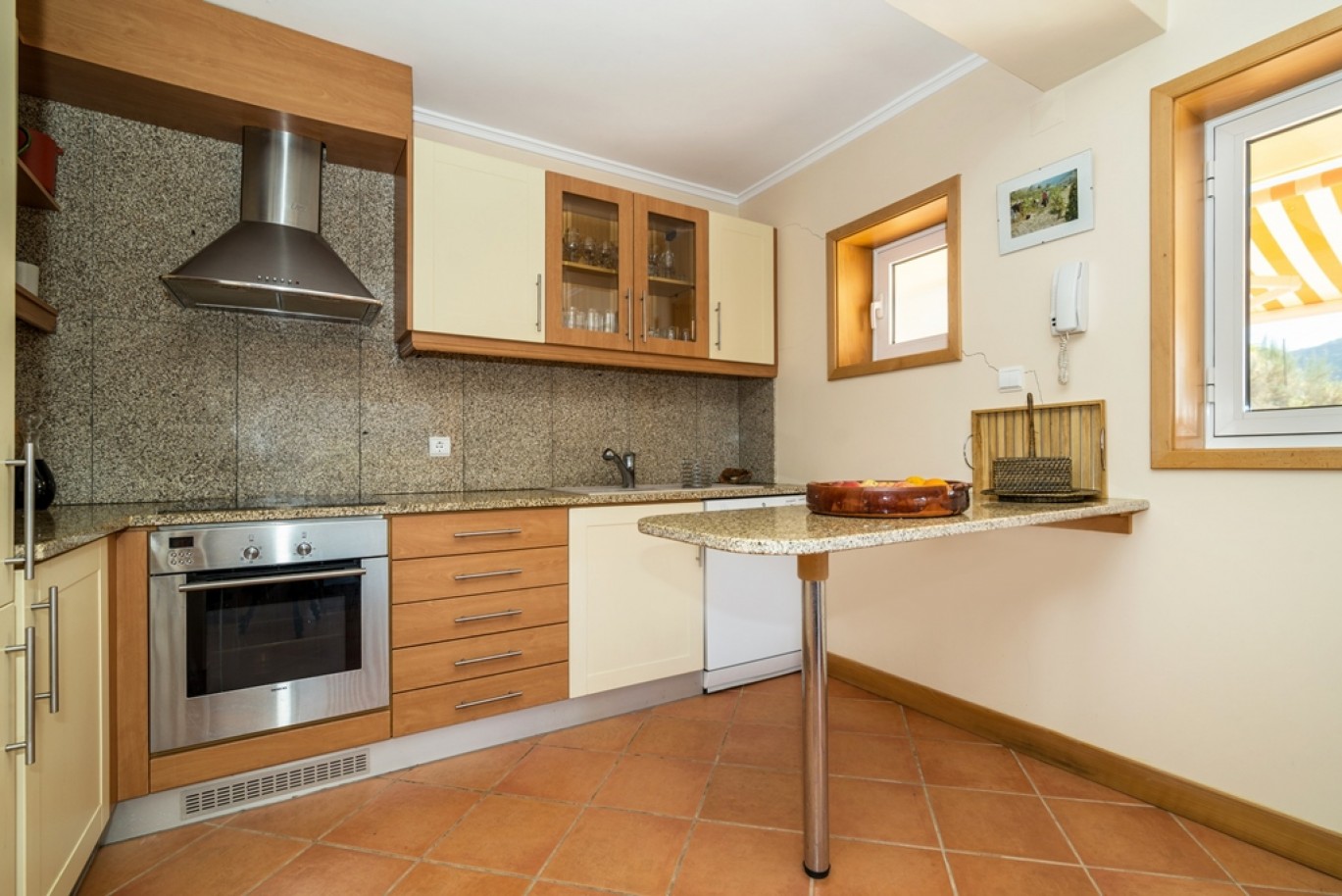 Haus mit Blick auf den Douro Fluss, Douro-Demarkations-Region, Portugal_362952