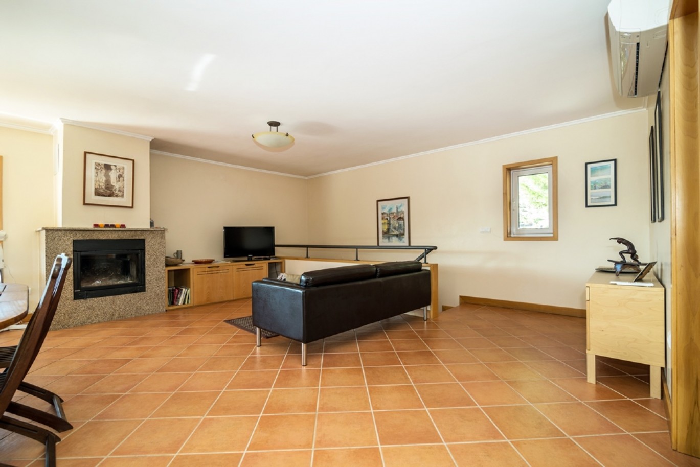 Haus mit Blick auf den Douro Fluss, Douro-Demarkations-Region, Portugal_362953