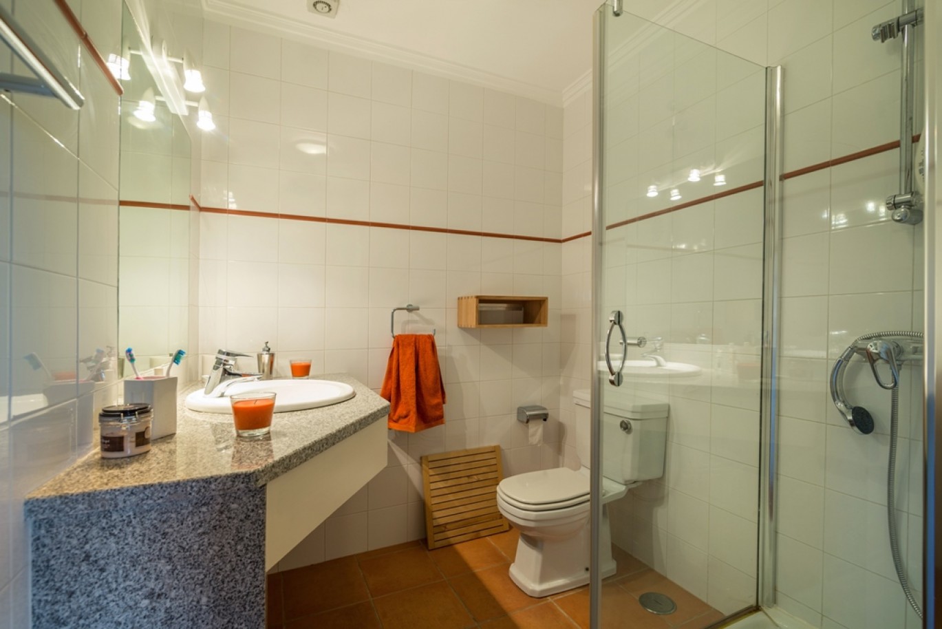 Haus mit Blick auf den Douro Fluss, Douro-Demarkations-Region, Portugal_362961