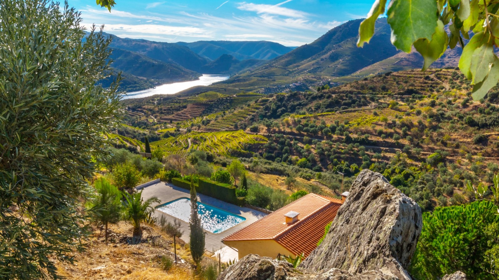 Haus mit Blick auf den Douro Fluss, Douro-Demarkations-Region, Portugal_362971