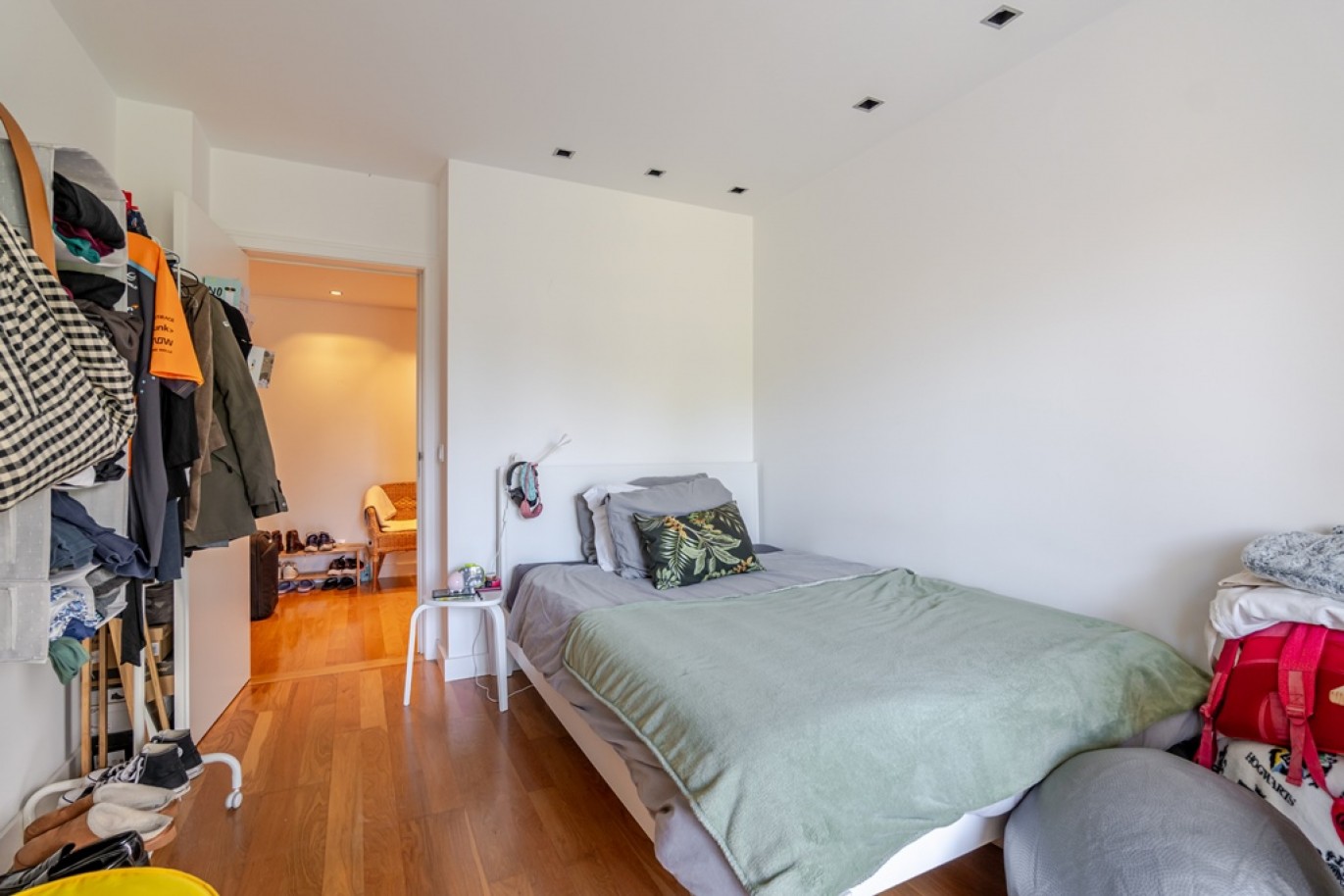 Piso de 4 dormitorios con balcones en venta en Porto, Portugal_362973