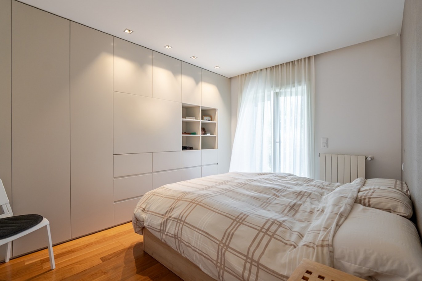 Piso de 4 dormitorios con balcones en venta en Porto, Portugal_362977