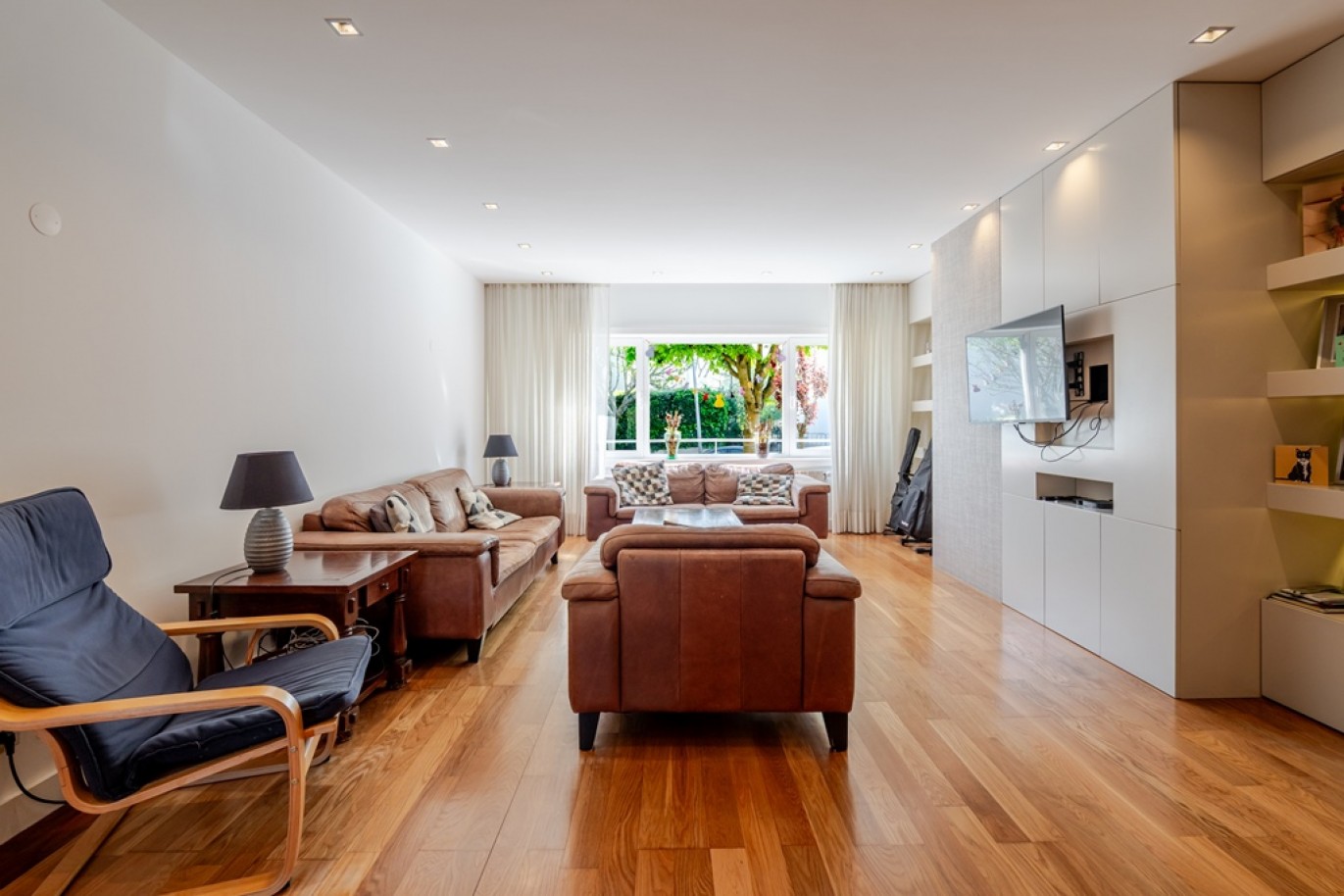 Piso de 4 dormitorios con balcones en venta en Porto, Portugal_363002