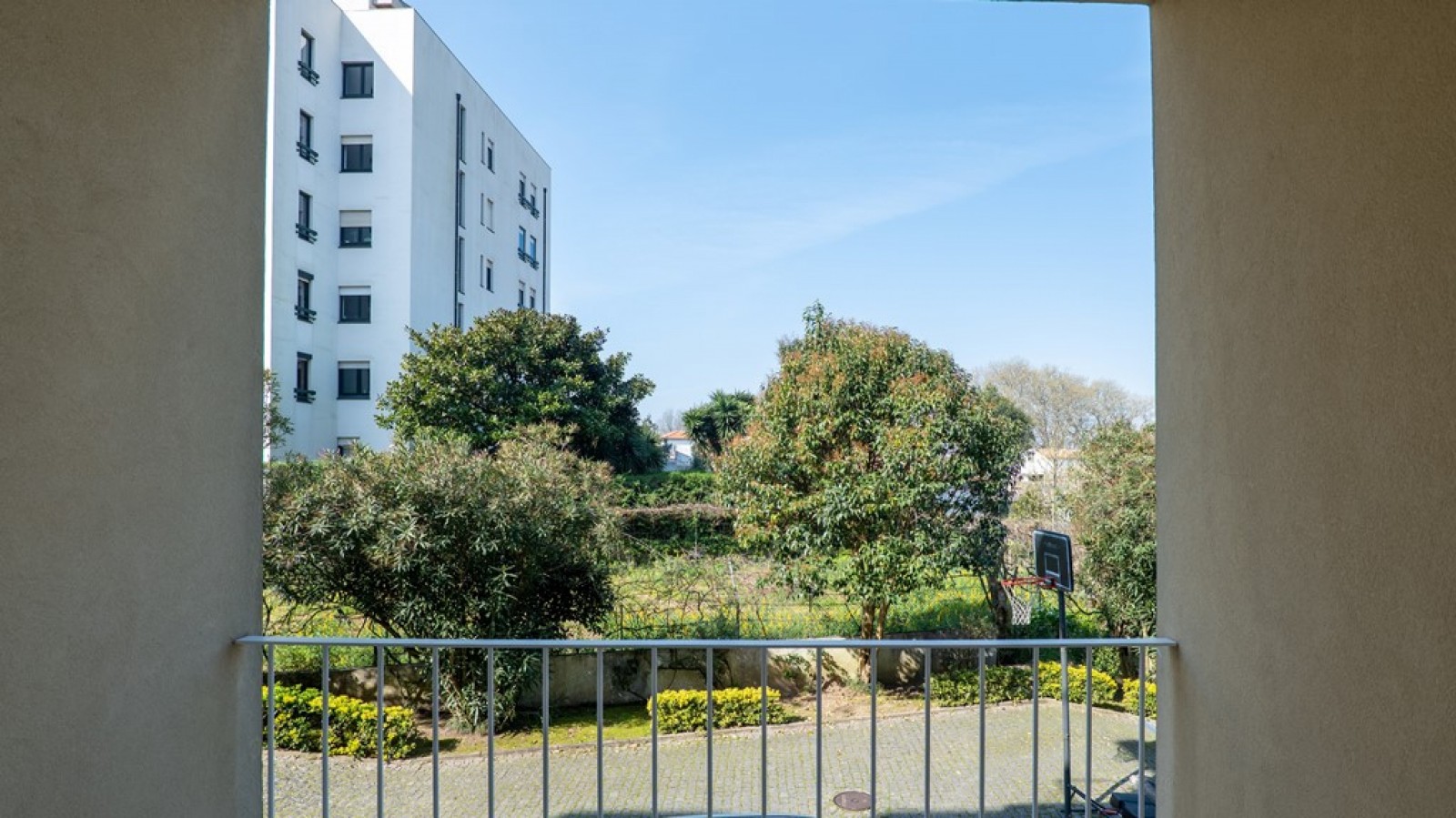 Piso de 4 dormitorios con balcones en venta en Porto, Portugal_363084