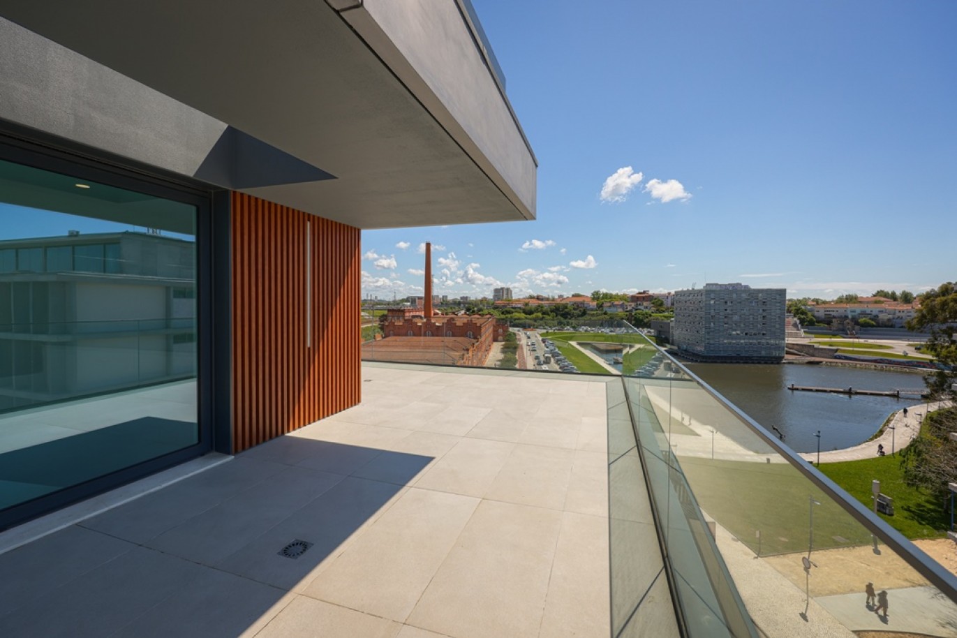 Vier Schlafzimmer Duplex-Wohnung mit Terrasse in Aveiro, Portugal_363101