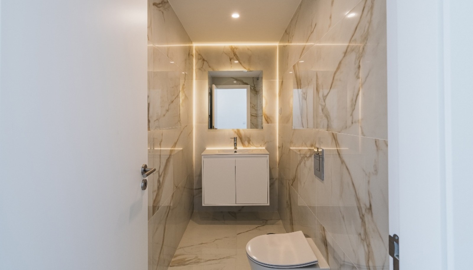 2-Zimmer-Penthouse mit Terrasse zu verkaufen, Porto Zentrum, Poprtugal_363708