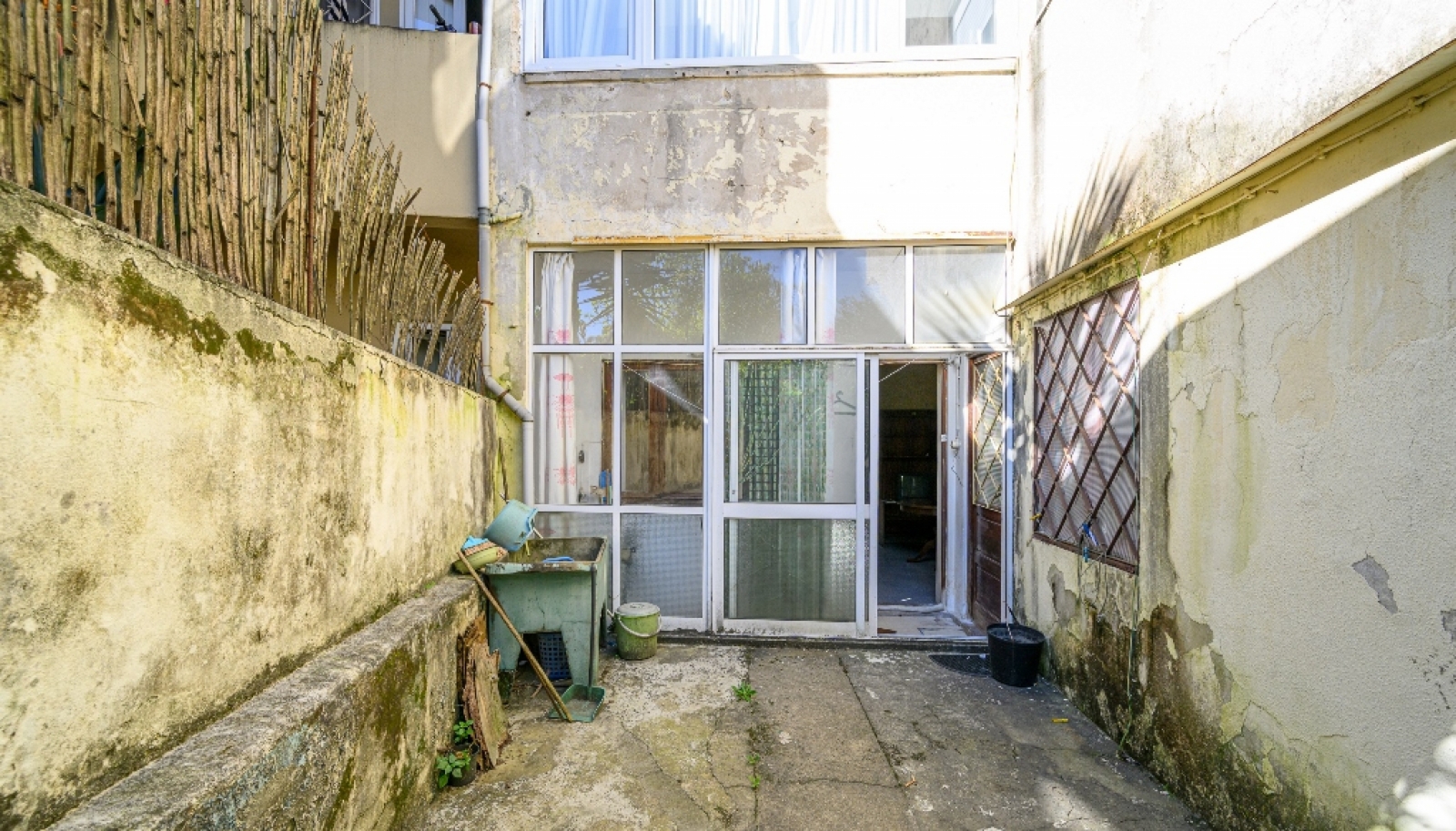 Appartement de 2 chambres avec patio à rénover à Porto, Portugal_363752