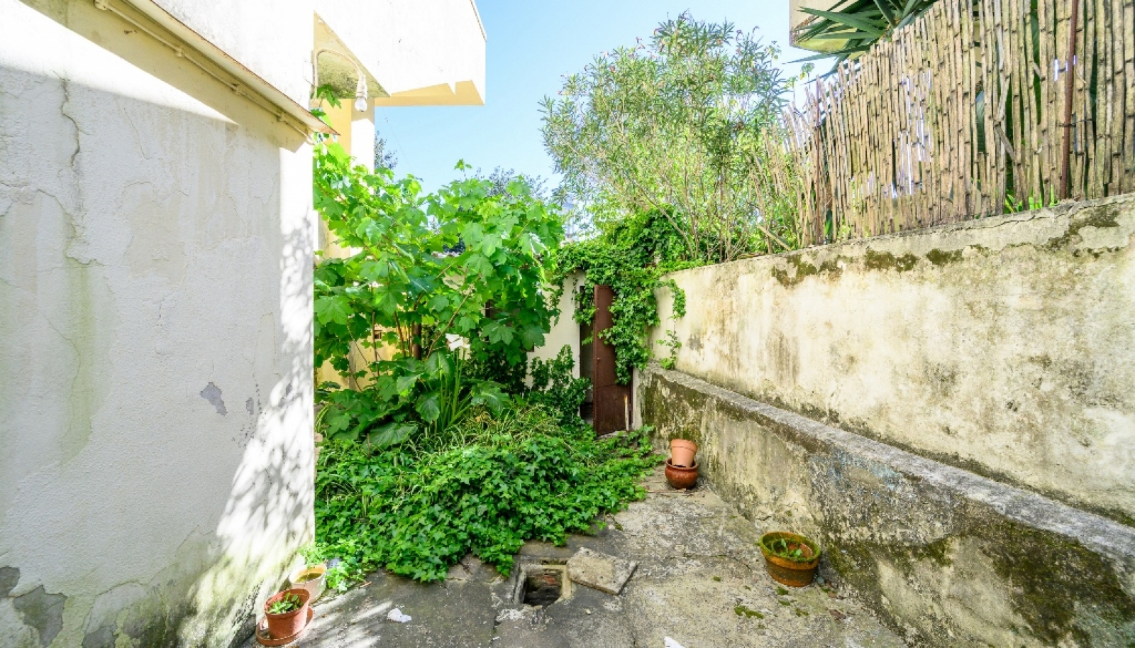 Appartement de 2 chambres avec patio à rénover à Porto, Portugal_363755