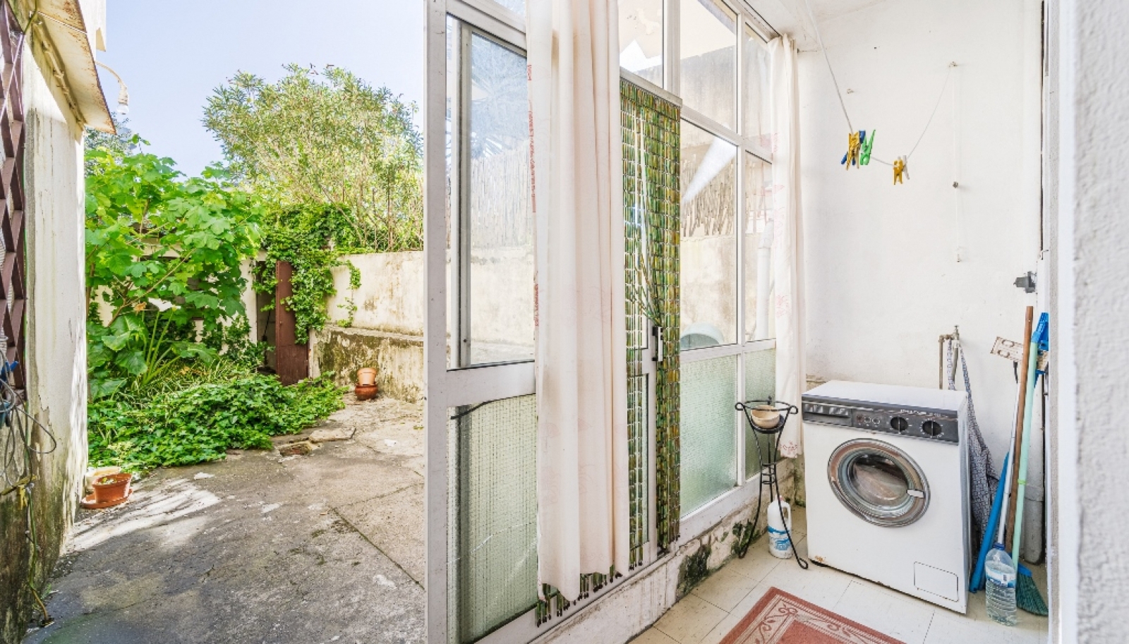 Appartement de 2 chambres avec patio à rénover à Porto, Portugal_363757