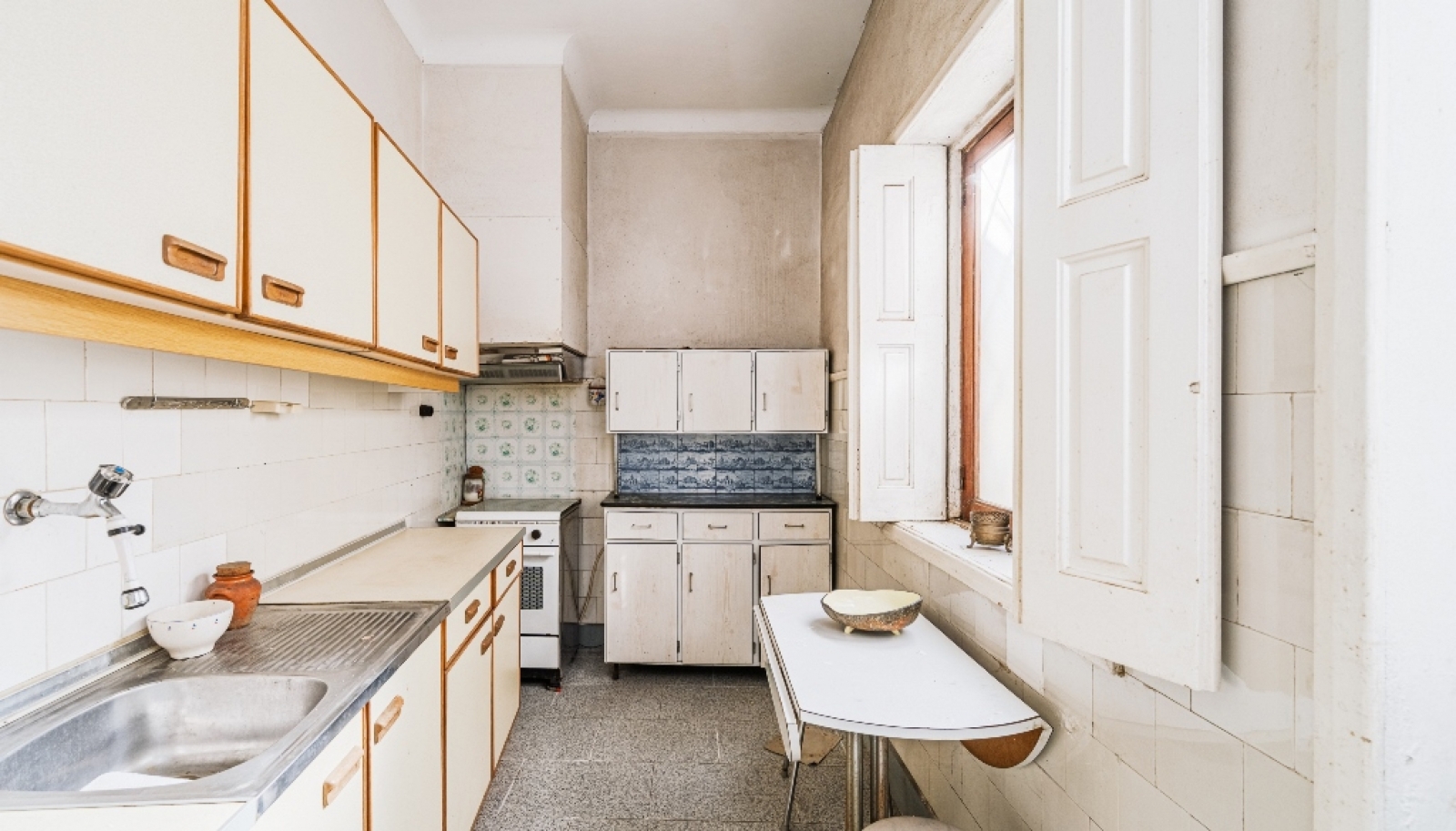 Appartement de 2 chambres avec patio à rénover à Porto, Portugal_363760