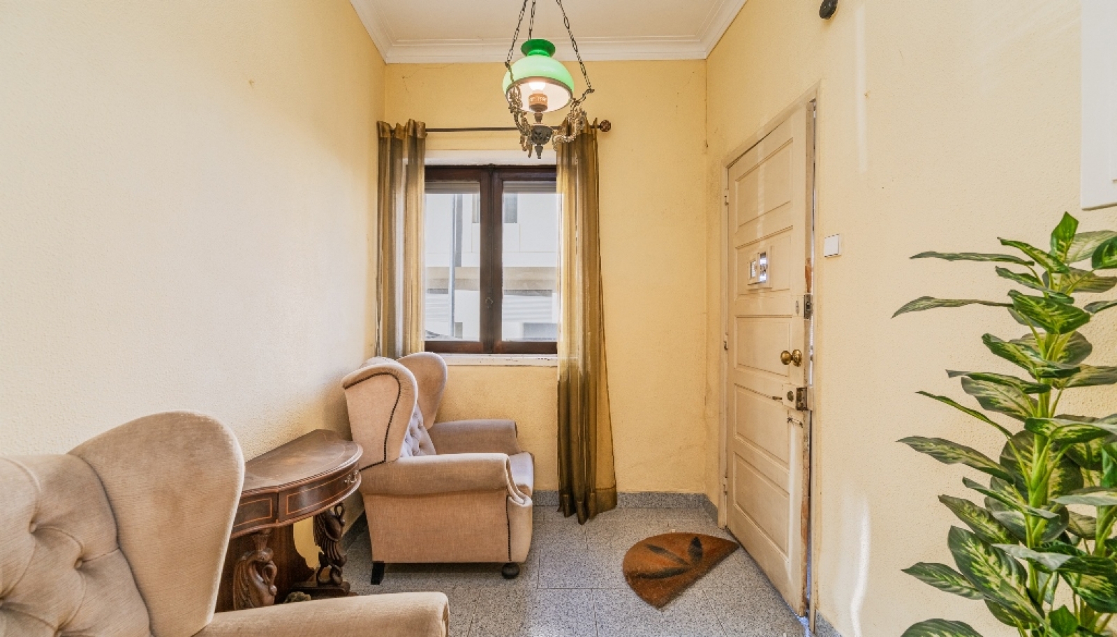 Appartement de 2 chambres avec patio à rénover à Porto, Portugal_363771