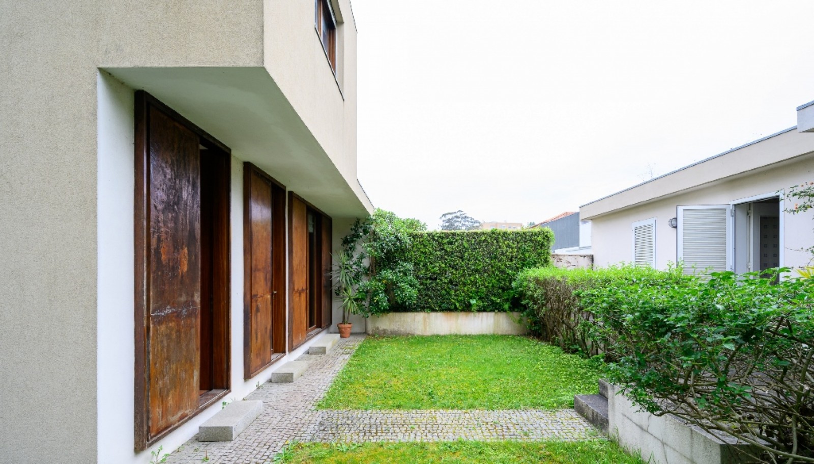 Vier-Zimmer-Einfamilienhaus mit Garten zu verkaufen in Porto, Portugal_363772