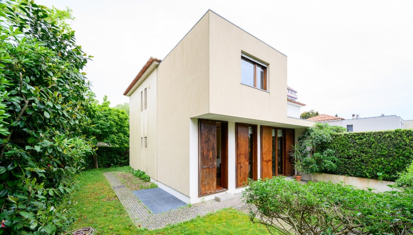 Vier-Zimmer-Einfamilienhaus mit Garten zu verkaufen in Porto, Portugal_363773