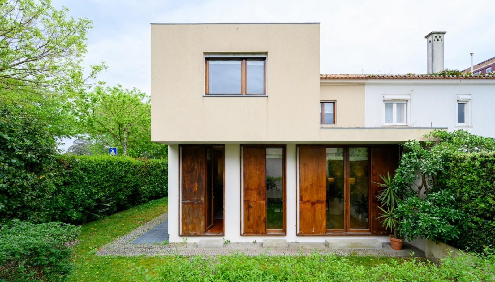 Vier-Zimmer-Einfamilienhaus mit Garten zu verkaufen in Porto, Portugal_363775