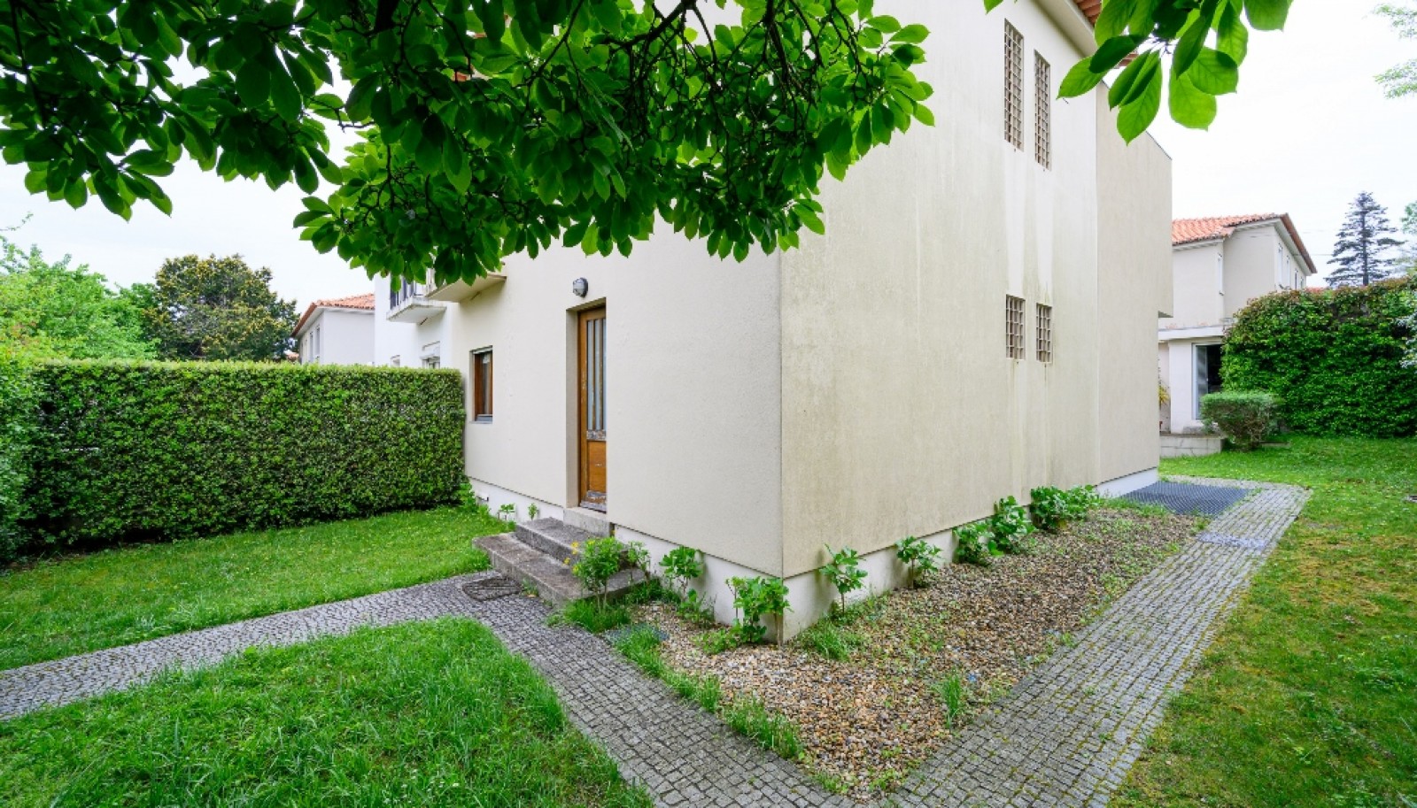 Vier-Zimmer-Einfamilienhaus mit Garten zu verkaufen in Porto, Portugal_363777