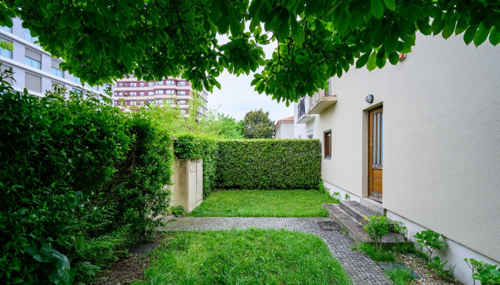 Vier-Zimmer-Einfamilienhaus mit Garten zu verkaufen in Porto, Portugal_363778