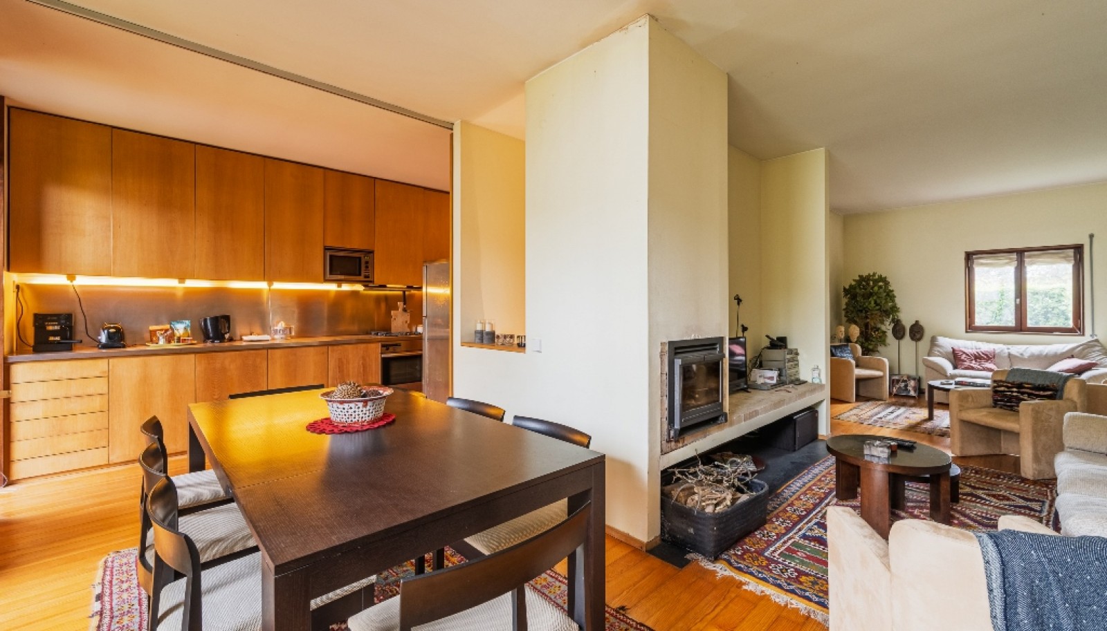 Vier-Zimmer-Einfamilienhaus mit Garten zu verkaufen in Porto, Portugal_363800