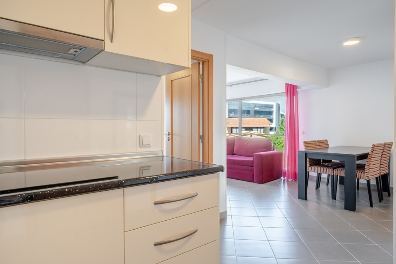 Elegante Apartamento T1 com piscina à venda em Portimão, Algarve_365065