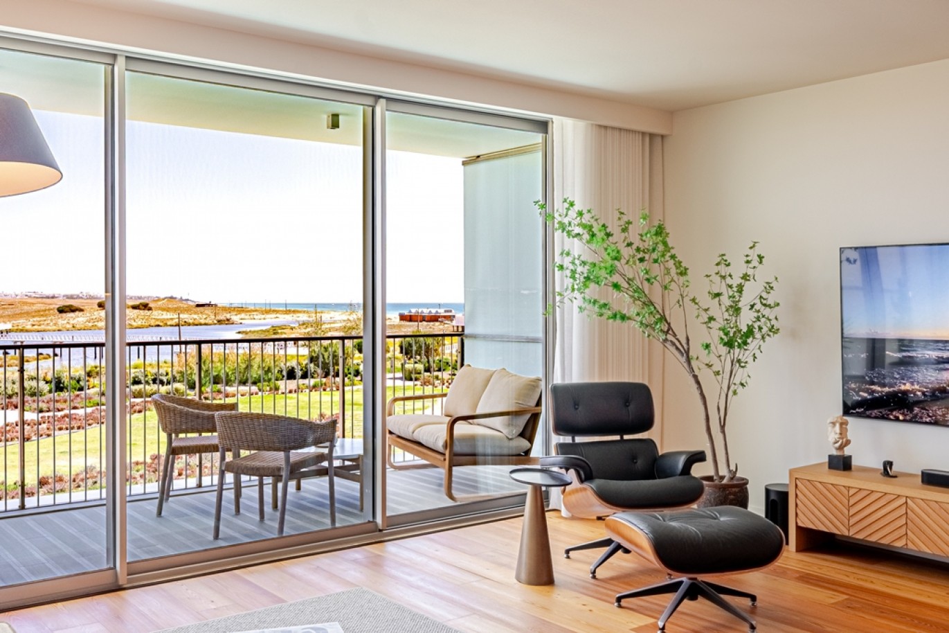 Apartamento T3, junto à praia, à venda em Armação de Pera, Algarve_365090
