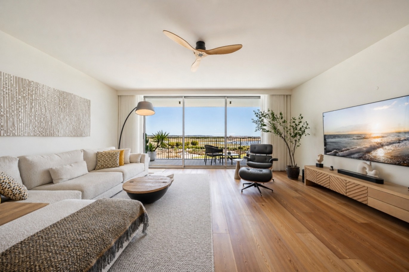 Apartamento T3, junto à praia, à venda em Armação de Pera, Algarve_365104