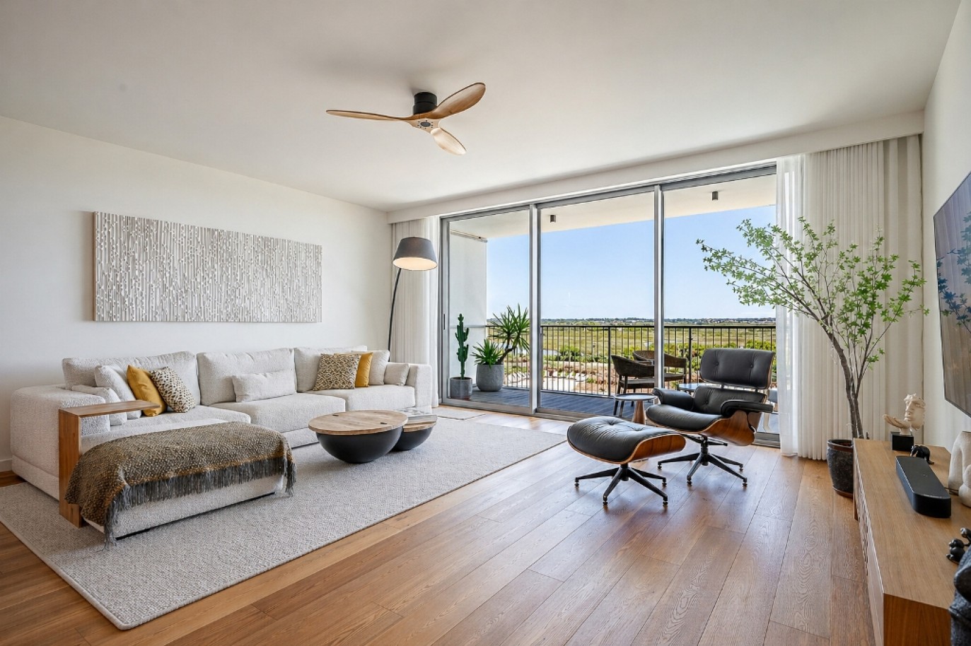 Apartamento T3, junto à praia, à venda em Armação de Pera, Algarve_365106