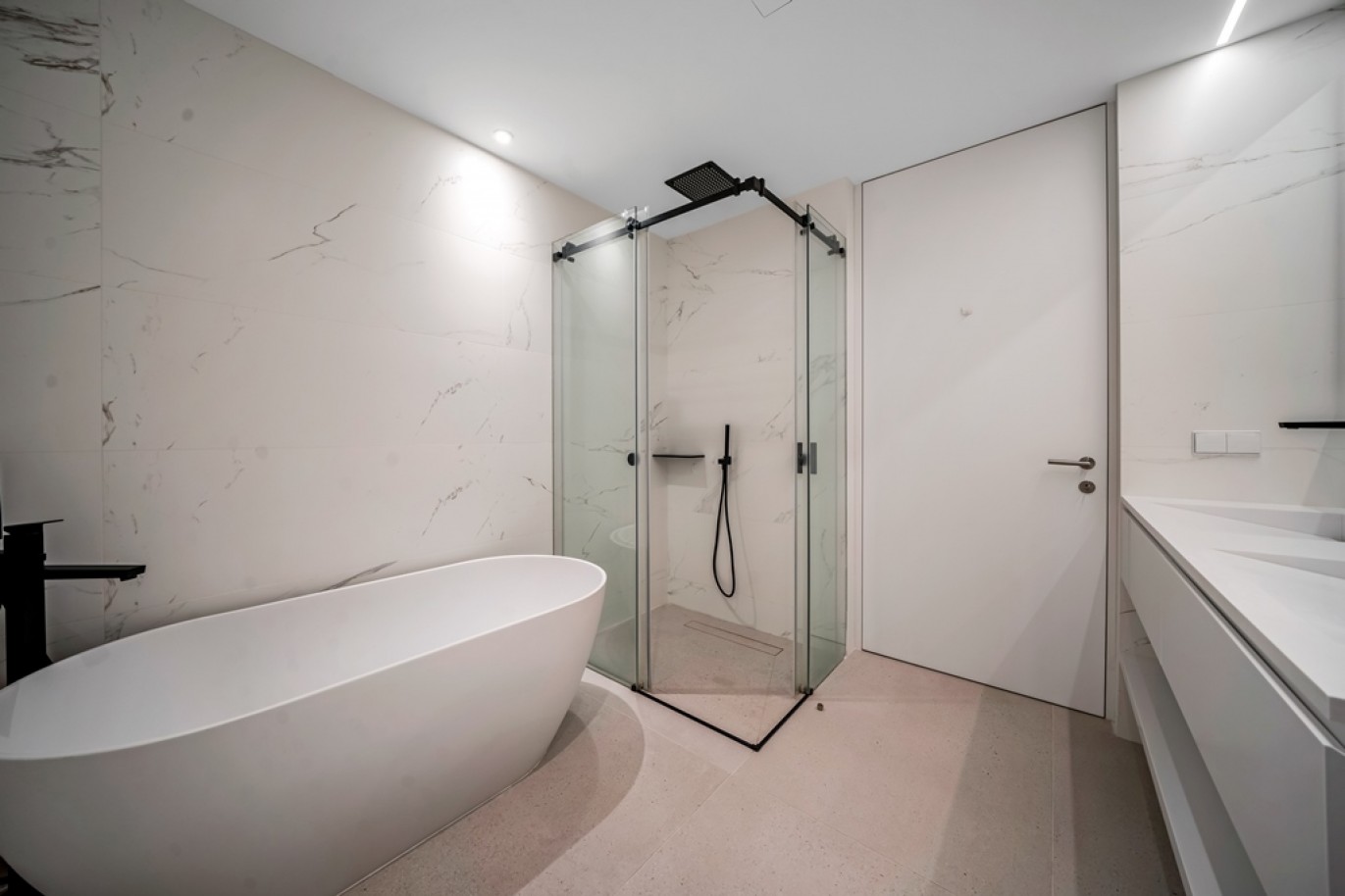 Lujoso piso de 2 dormitorios en venta en Vilamoura, Algarve, Portugal_365154