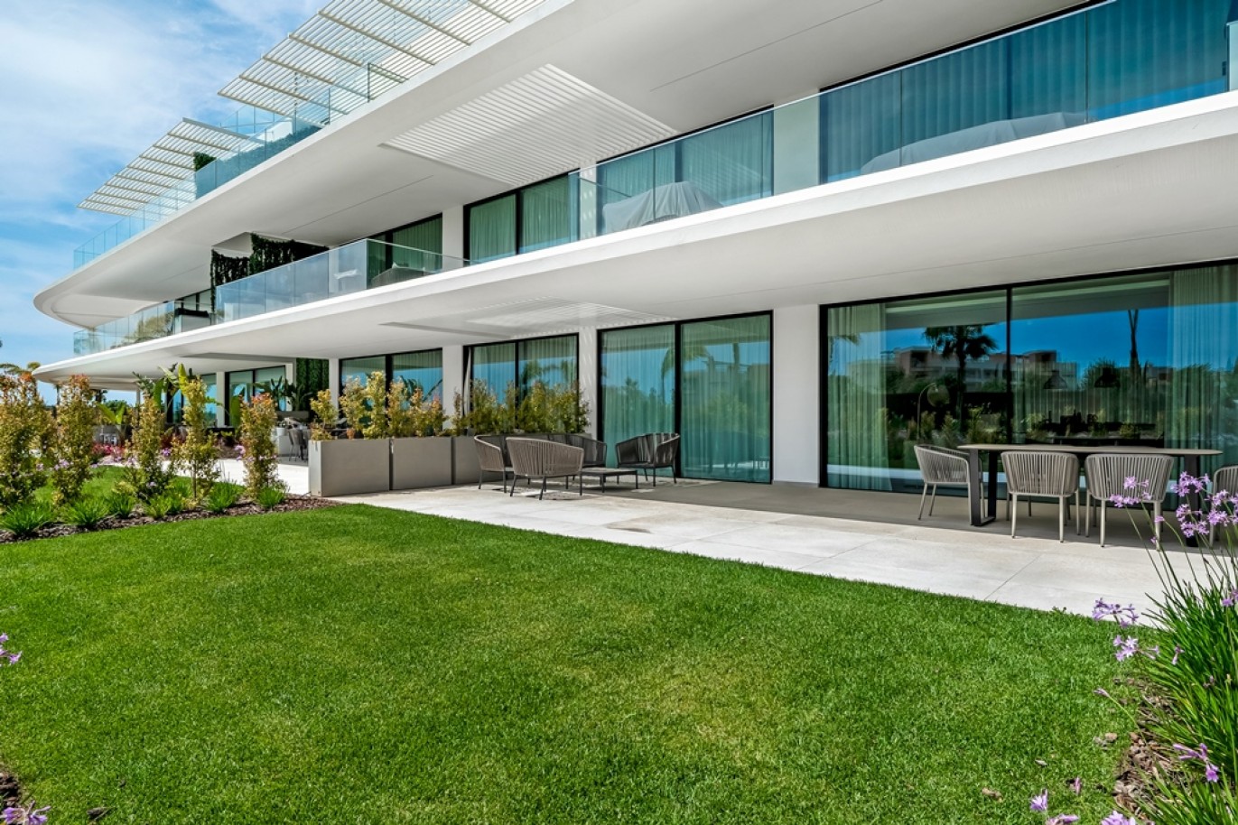 Lujoso piso de 2 dormitorios en venta en Vilamoura, Algarve, Portugal_365158