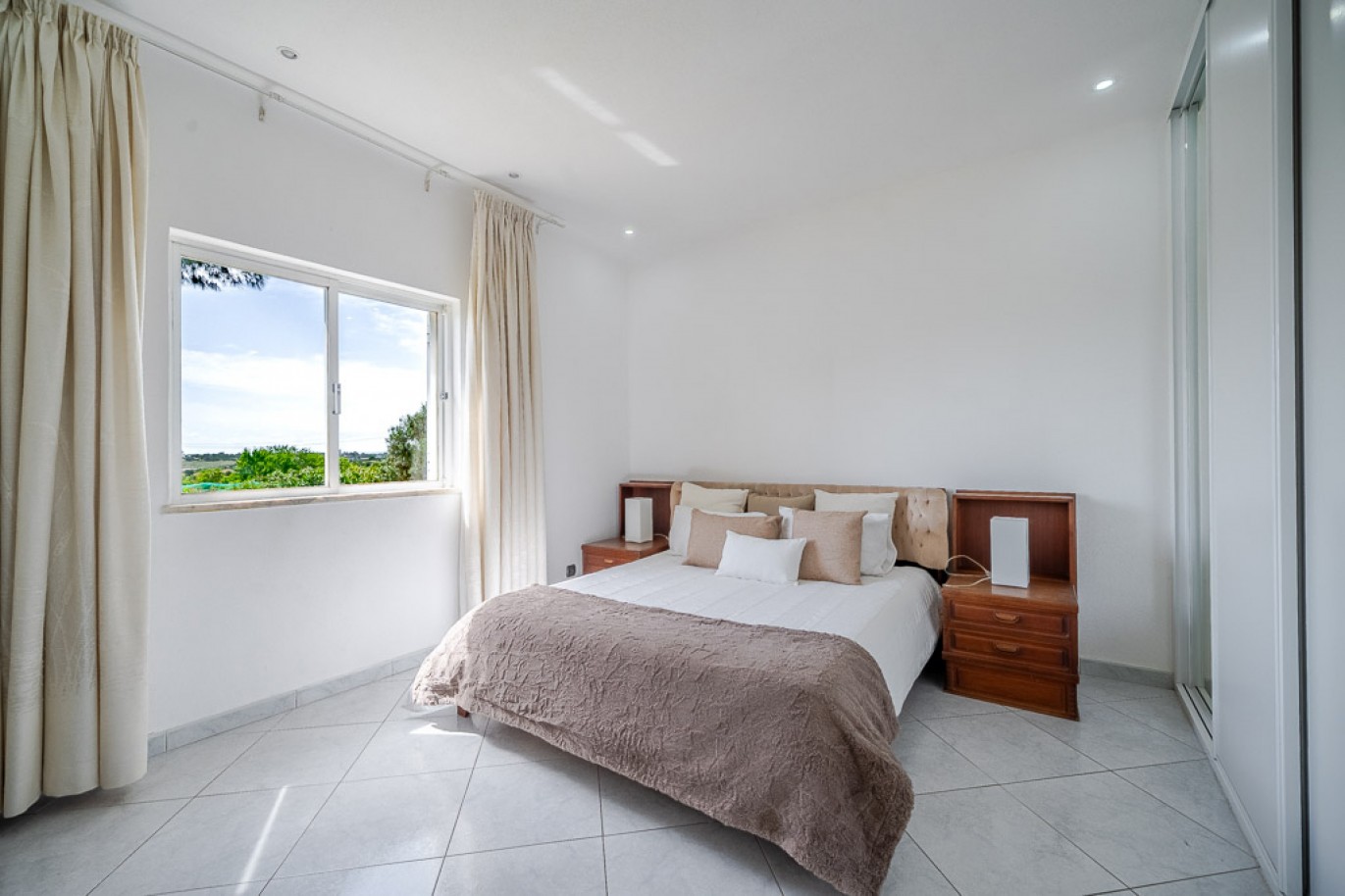 Villa de 5 dormitorios con piscina en venta en Guia, Algarve, Portugal_365262