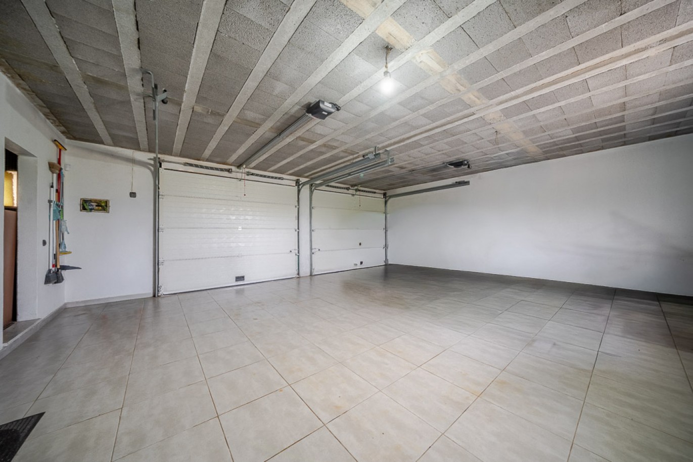 Villa de 5 dormitorios con piscina en venta en Guia, Algarve, Portugal_365267