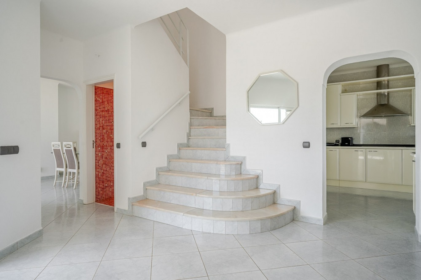 Villa de 5 dormitorios con piscina en venta en Guia, Algarve, Portugal_365275