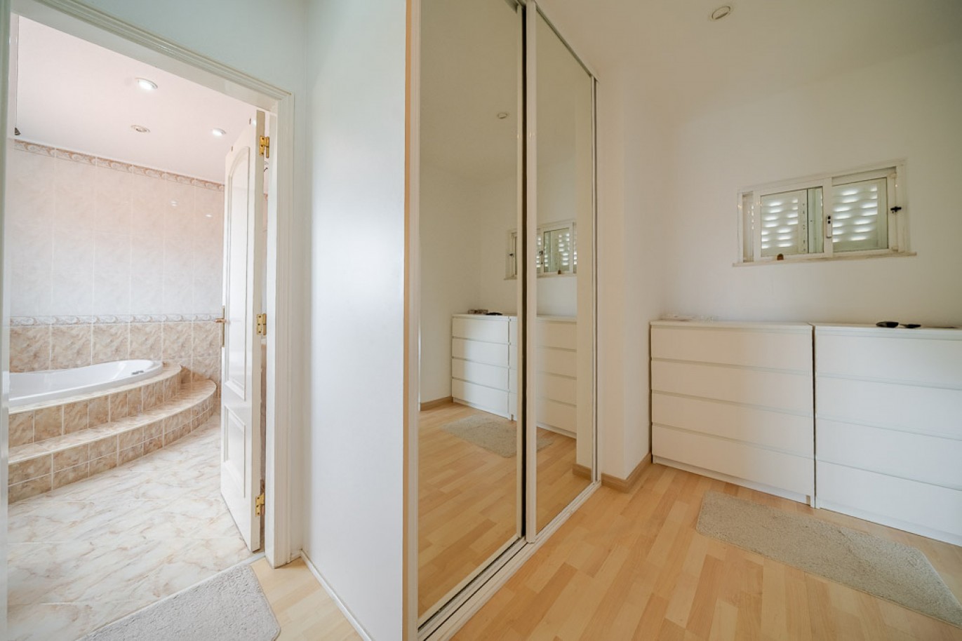 Villa de 5 dormitorios con piscina en venta en Guia, Algarve, Portugal_365279