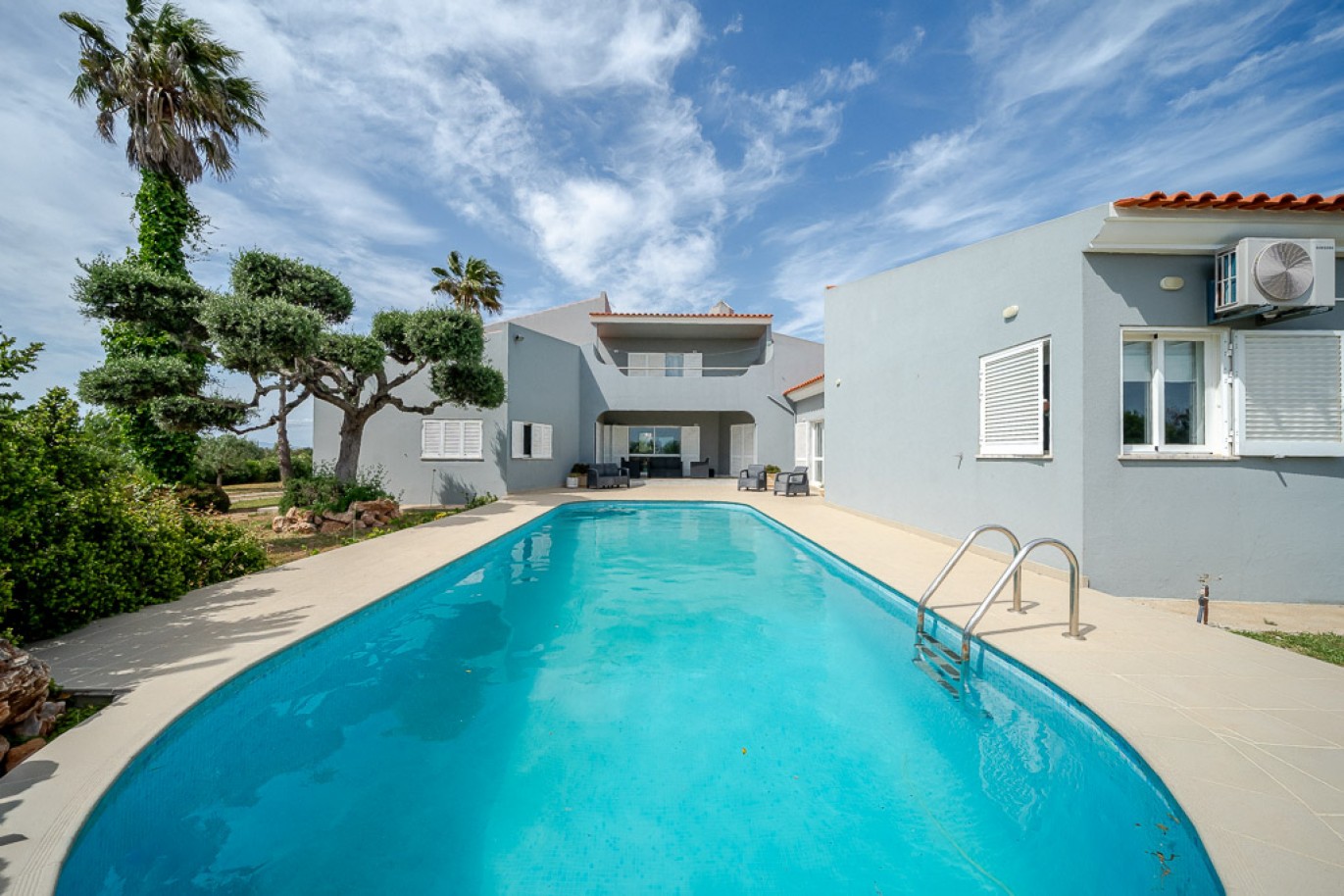 Villa de 5 dormitorios con piscina en venta en Guia, Algarve, Portugal_365282