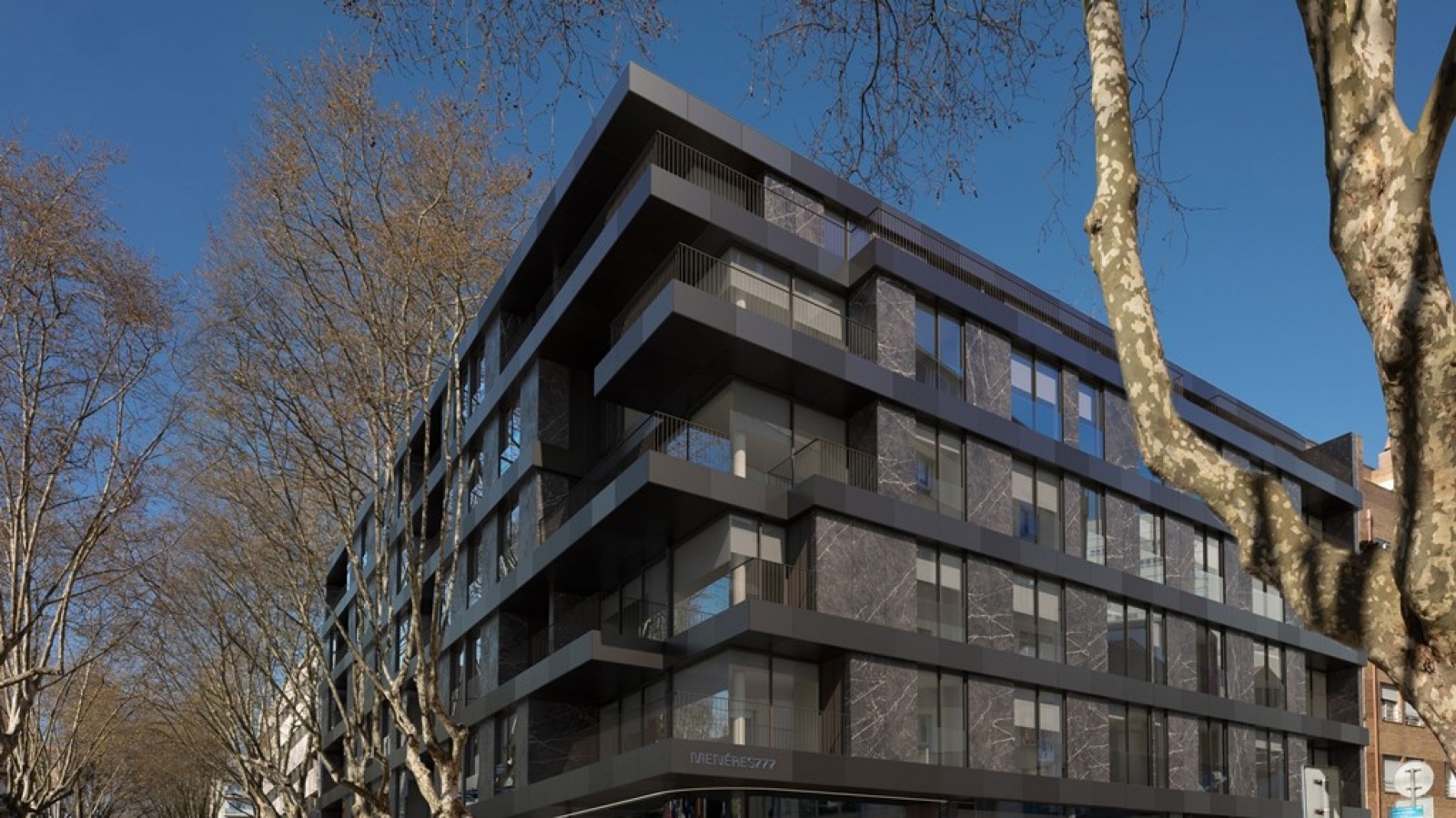 Four bedroom apartment with balconies in Matosinhos Sul, Portugal_365416