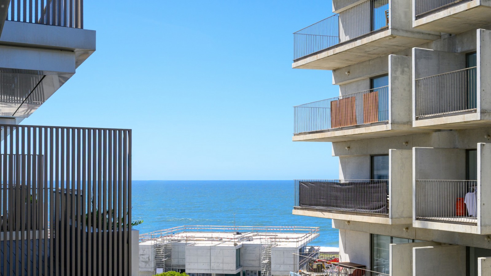 Apartamento T2 com varanda para venda perto da praia em Canidelo_365542