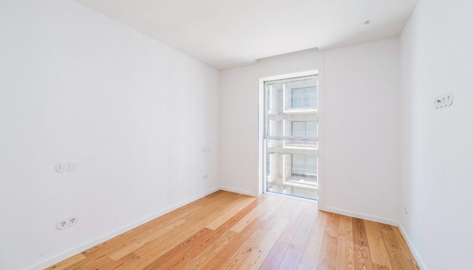 Apartamento T2 com varanda para venda perto da praia em Canidelo_365555