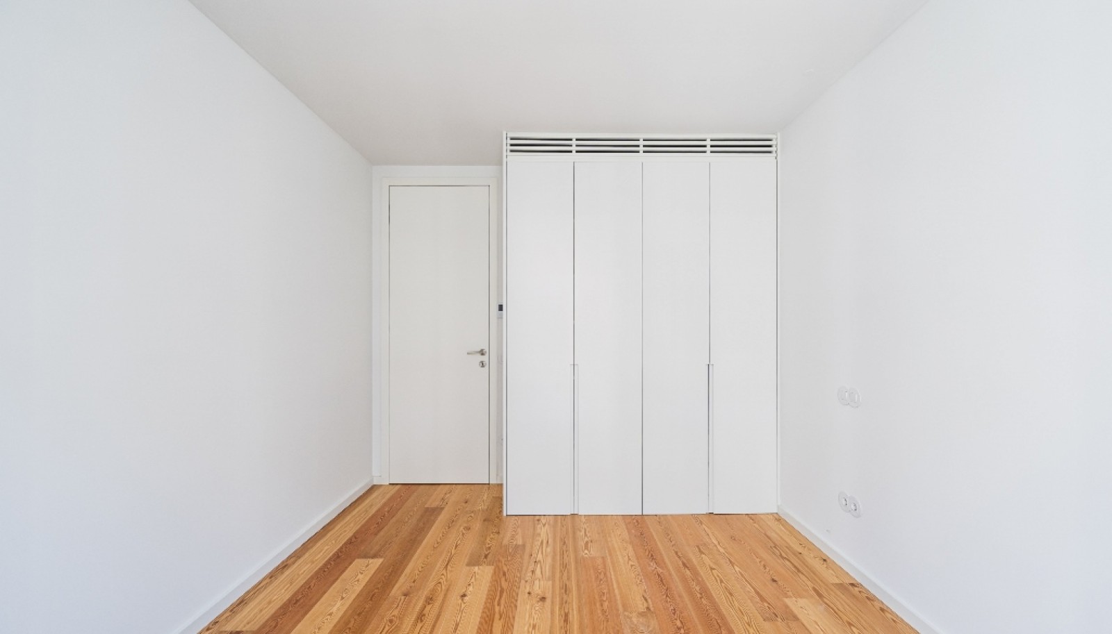 Apartamento T2 com varanda para venda perto da praia em Canidelo_365557