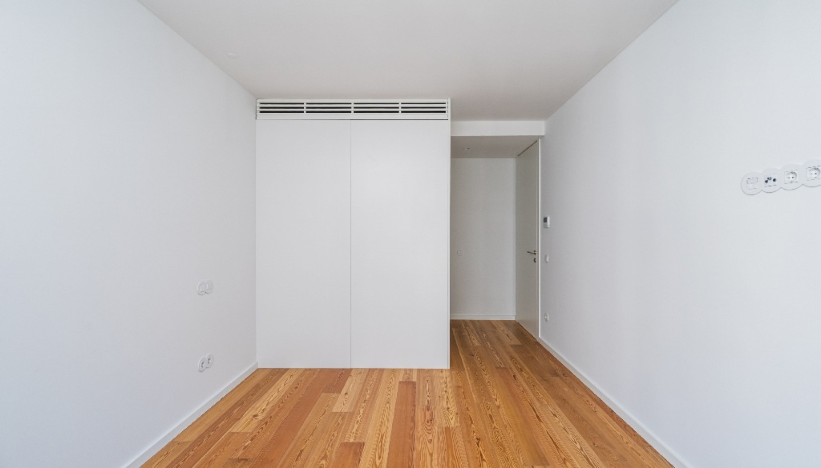 Apartamento T2 com varanda para venda perto da praia em Canidelo_365561