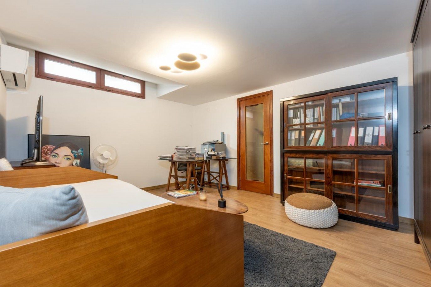 Villa de 4 dormitorios en venta em Quarteira, Algarve, Portugal_365927