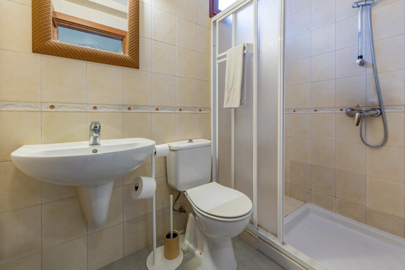 Villa de 4 dormitorios en venta em Quarteira, Algarve, Portugal_365929