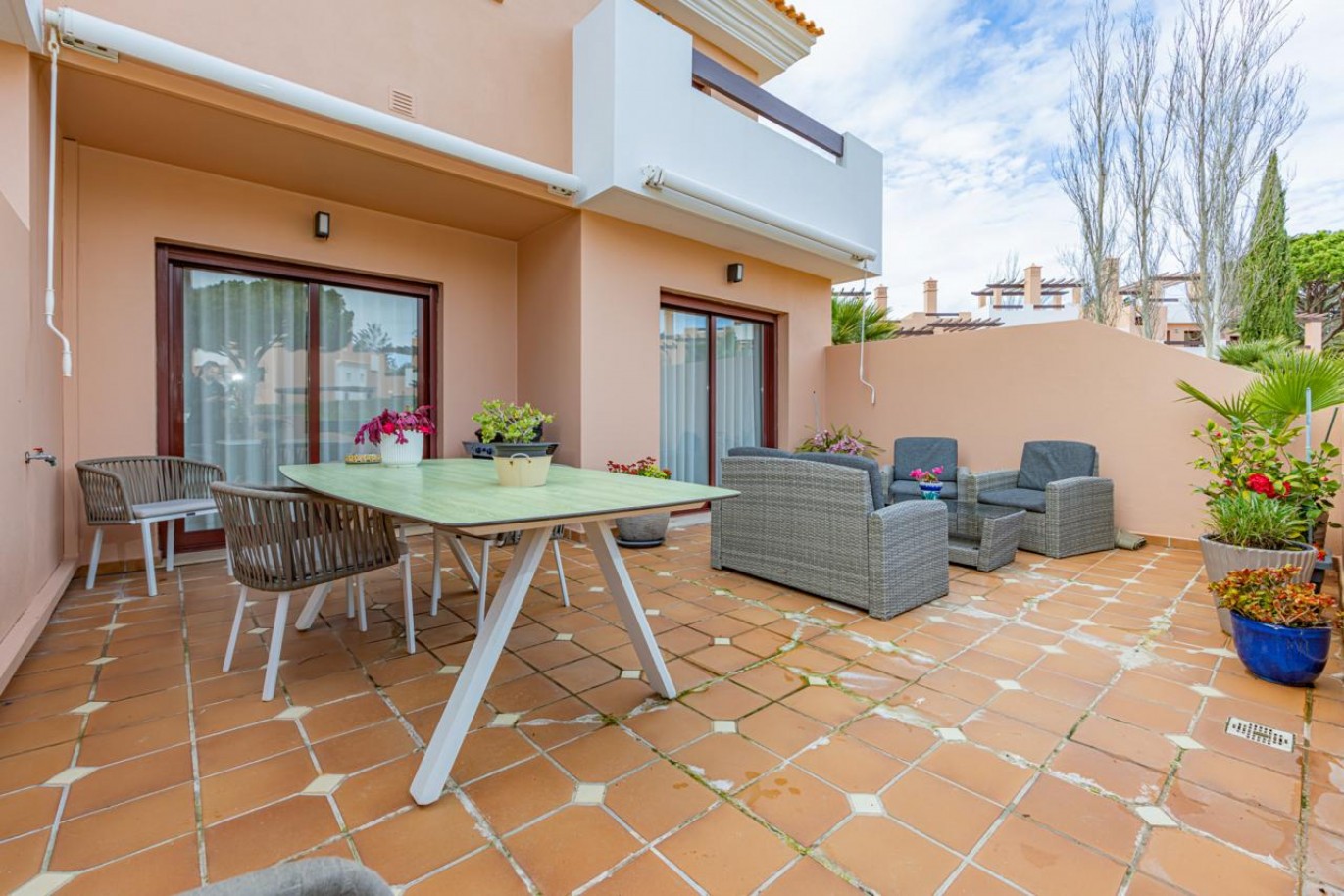 Villa de 4 dormitorios en venta em Quarteira, Algarve, Portugal_365932