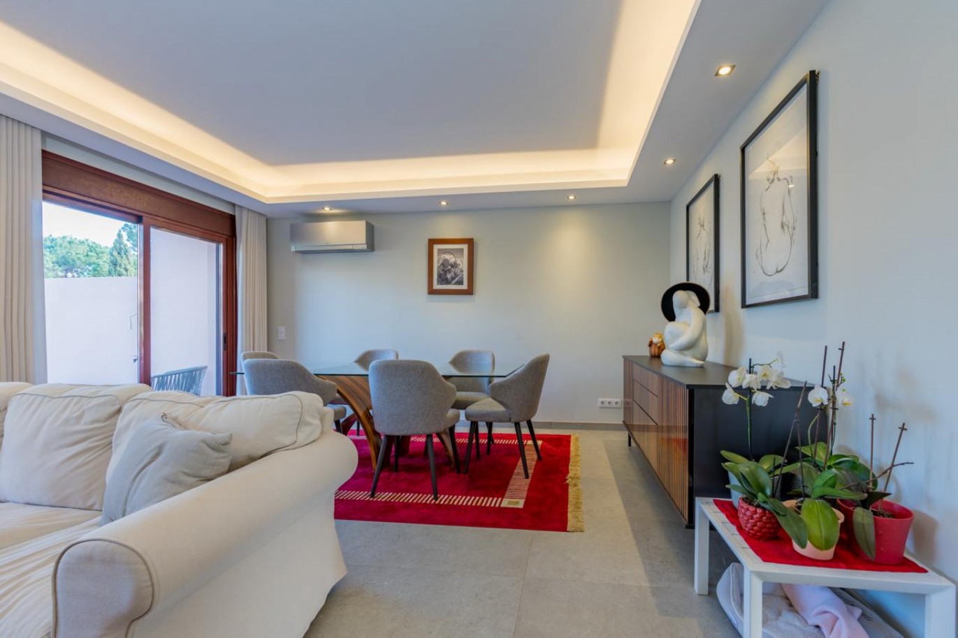 Villa de 4 dormitorios en venta em Quarteira, Algarve, Portugal_365938