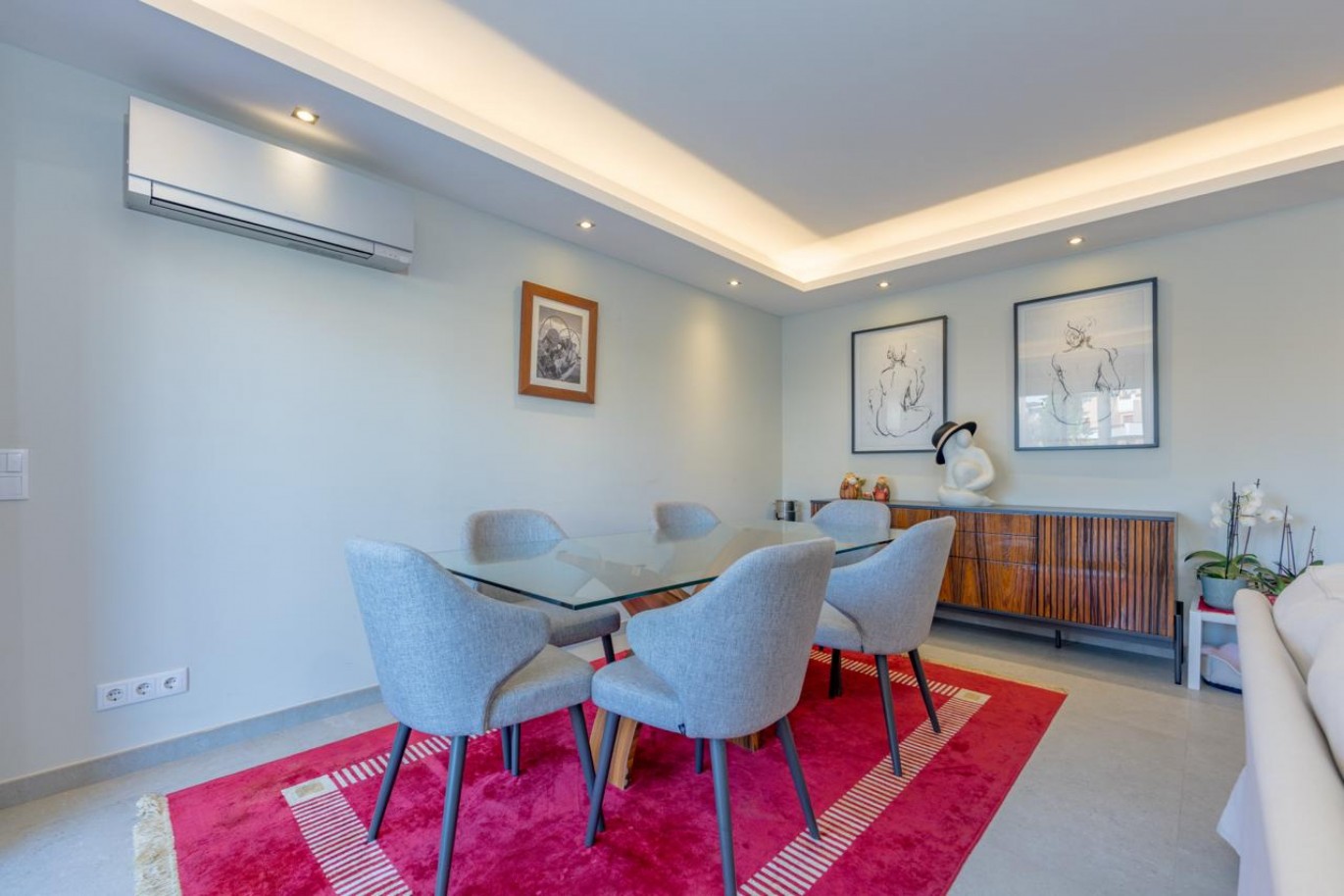 Villa de 4 dormitorios en venta em Quarteira, Algarve, Portugal_365940
