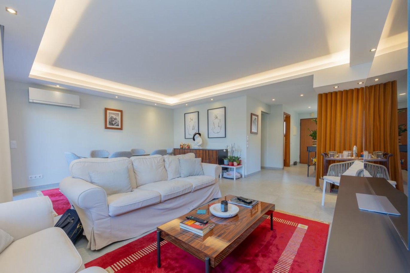 Villa de 4 dormitorios en venta em Quarteira, Algarve, Portugal_365943