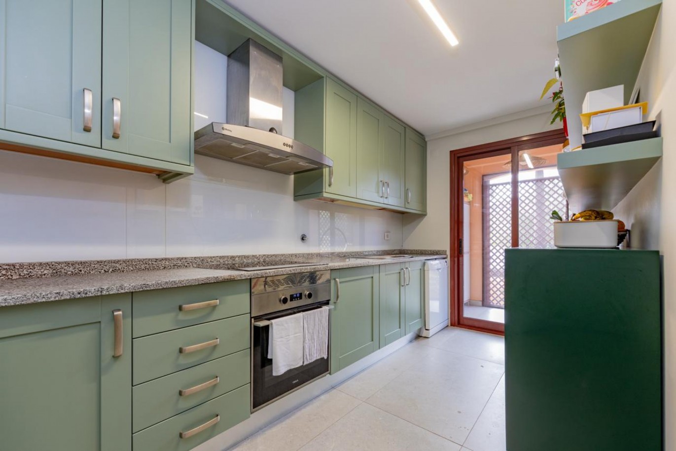 Villa de 4 dormitorios en venta em Quarteira, Algarve, Portugal_365944