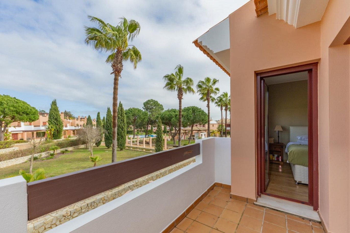 Villa de 4 dormitorios en venta em Quarteira, Algarve, Portugal_365954