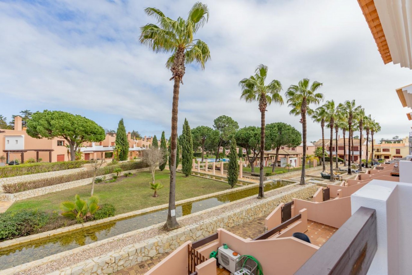 Villa de 4 dormitorios en venta em Quarteira, Algarve, Portugal_365955